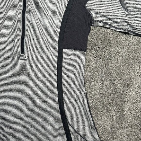 Lululemon Run Inspire 1/2 Half Zip Womens Size 6 Gray Black Striped Athleisure - Picture 7 of 16